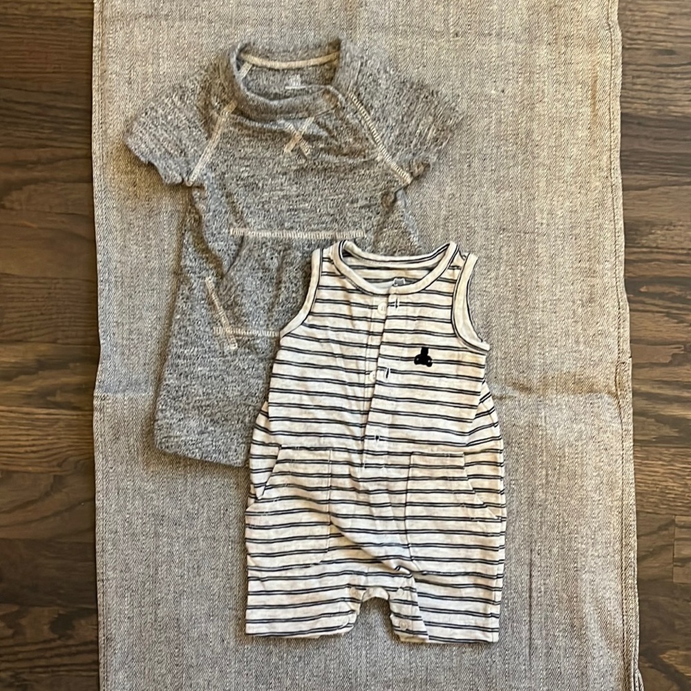 2 PK Gap Bodysuit size 0-3mo